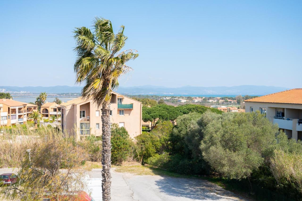 Proche plage, vue mer, parking - LESCLESDENICOLE Hyères Buitenkant foto
